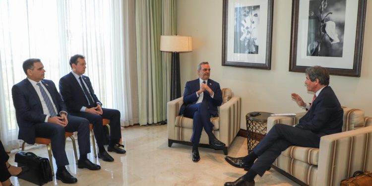 Subsecretario de Estado de EEUU destaca excelente manejo del presidente Abinader frente al Covid-19