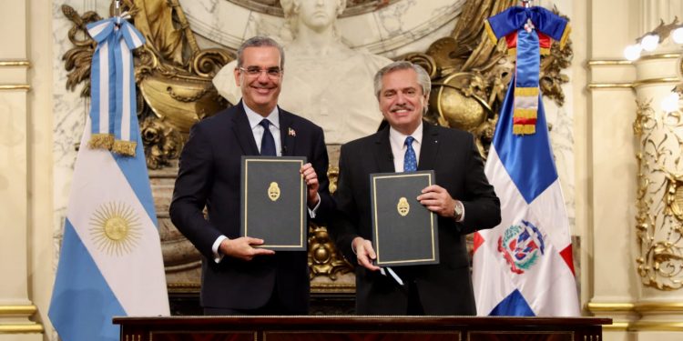 Presidentes de RD, Abinader y de Argentina, Fernández, firmaron este miércoles tres acuerdos de cooperación