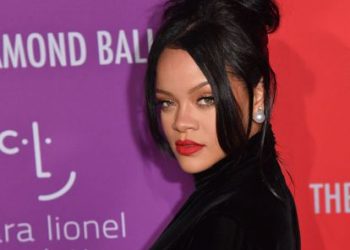 Rihanna está comprando ropa de bebé de… ¡niña!