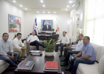 Ministro Macarrulla anuncia que el 30 de marzo iniciará la construcción del Monorriel de Santiago