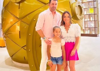 ¡Fotaza! Toni y Adamari posan juntos por amor a su hija Alaia