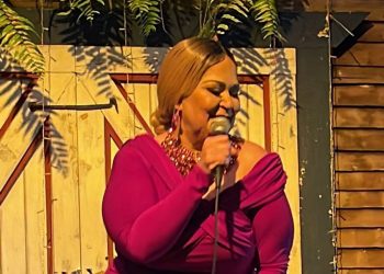 Raquel, “La Dama de la voz de oro” presentó concierto en casa de teatro