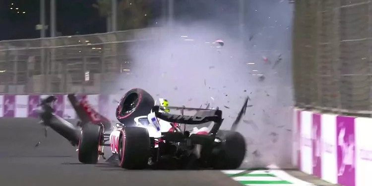 Hijo de Michael Schumacher choca contra las barreras a 273 km/h durante la clasificación del Gran Premio de Arabia Saudita