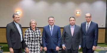 Fundación Arquidiocesana Santiago Apóstol celebra desayuno empresarial «Manuel Arsenio Ureña»