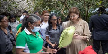 Vicepresidenta sostiene encuentro con mujeres emprendedoras de Espaillat