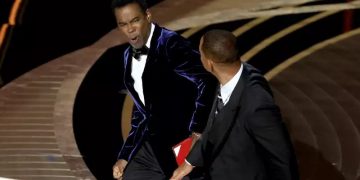 Will Smith abofetea a Chris Rock durante la ceremonia de los Premios Oscar