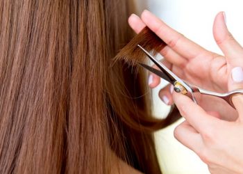 Critican a maestro por cortar el pelo largo a estudiantes