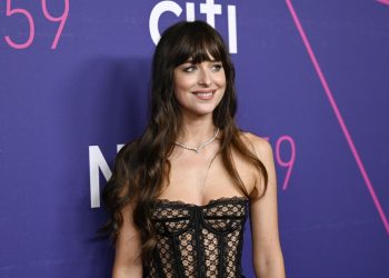 Dakota Johnson dice que colarse en bodas ajenas es su «hobby número uno»