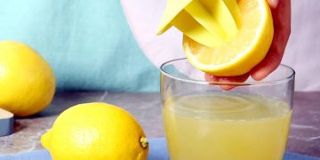 Agua con limón en ayunas: ni adelgaza, ni cura, ni detoxifica