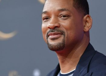 Captan a Will Smith mientras elabora una alfombra en Antigua Guatemala