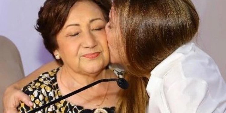 Carolina Mejía a su madre: «Te besaré y abrazaré por siempre con mi alma y corazón”