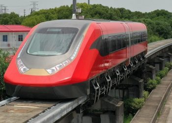 China presenta un nuevo tren comercial de levitación magnética con conducción autónoma y suministro de energía sin contacto