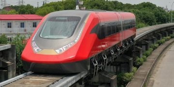 China presenta un nuevo tren comercial de levitación magnética con conducción autónoma y suministro de energía sin contacto