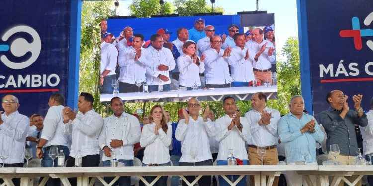 PRM unido inicia en Salcedo ruta reeleccionista de presidente Abinader y juramenta a exdirigentes de otros partidos