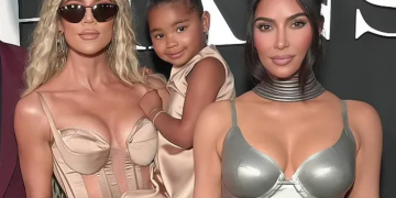 Kim y Khloé se inventan un viaje con Photoshop