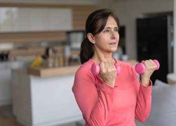Por qué cuesta tanto adelgazar durante la menopausia (y qué se puede hacer)