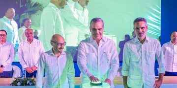 Abinader destaca inversión récord de US$800 millones de dólares en proyectos fotovoltaicos durante su Gobierno