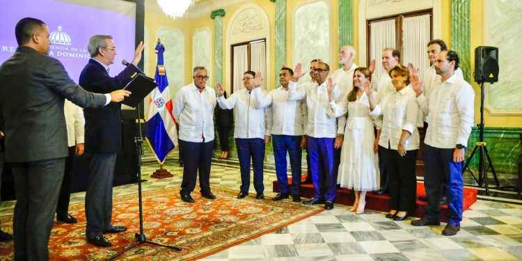 Presidente Abinader juramenta al Comité Organizador de los Juegos Centroamericanos y del Caribe 2026