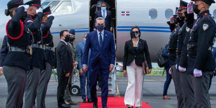 Presidente Abinader llega a Costa Rica; de inmediato realiza actividades agendadas