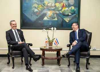 Abinader y mandatario electo de Costa Rica, se reúnen previo a toma de posesión
