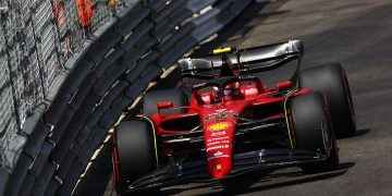 Pole para Leclerc tras un accidente múltiple; Sainz sale segundo