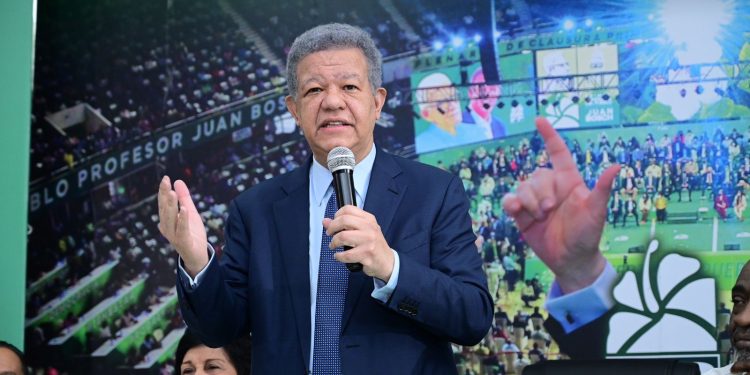Leonel sobre reforma constitucional: en el año 2010 hicimos una consulta popular que duró dos años