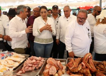 IAD continuó en Azua vendiendo productos agrarios a bajo precios y de calidad durante feria del INESPRE