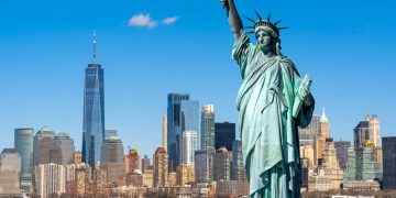 Covid-19 aumenta un 20% en NY; no se descarta el regreso de mascarillas