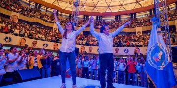 Paliza y Carolina arrasan en cierre de campaña en Coliseo Teo Cruz del PRM