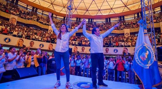 Paliza y Carolina arrasan en cierre de campaña en Coliseo Teo Cruz del PRM
