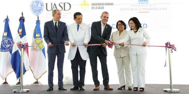 Presidente Abinader deja en funcionamiento Centro de Simulación en la Facultad Ciencias de la Salud de la UASD