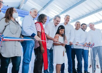 Presidente Abinader inaugura rehabilitación eléctrica en Jacagua, Santiago