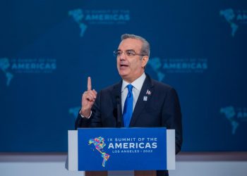 Presidente Abinader llega al país tras destacada participación en Cumbre de las Américas