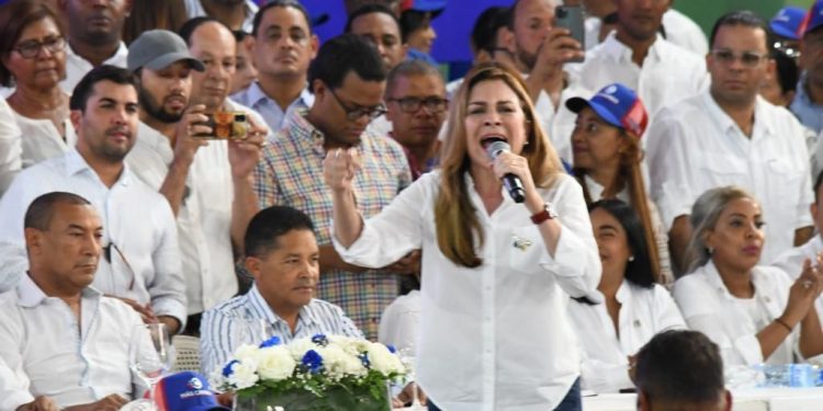 +Cambio, al grito de “No Mirar pa’ Trás, pide la Reelección de Abinader desde La Romana
