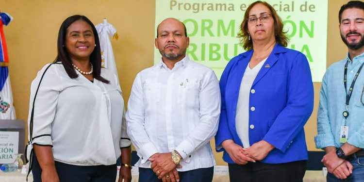 La DGII inicia Programa Especial de Formación Tributaria para 127 estudiantes de Haina