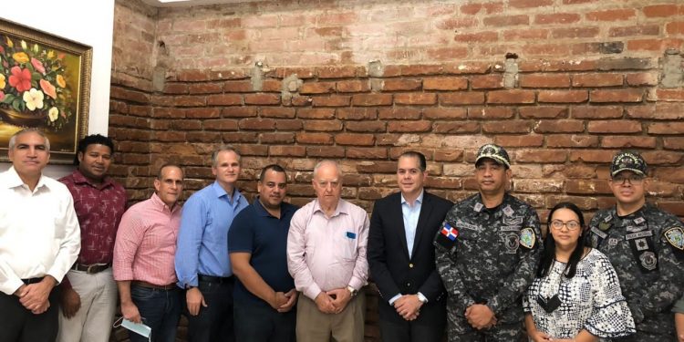 Empresarios Centro Histórico Santiago prometen trabajar con general González Moquete