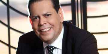 Demandan a Fernando Villalona por 50 millones de pesos