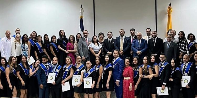 Hospital Regional Cabral y Báez realizó su graduación de especialistas correspondiente al año 2022