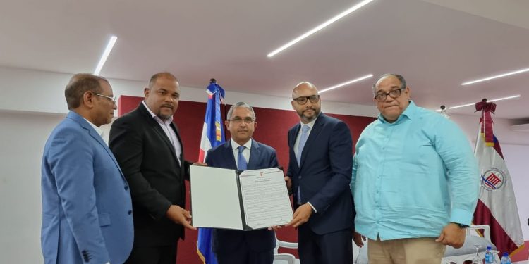 Juez del Tribunal Constitucional expone en Santiago sobre “La Constituyente de 1908”
