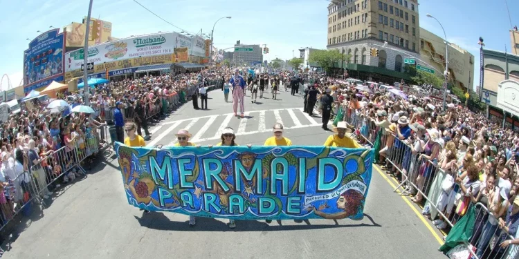 Regresa el Desfile de las Sirenas a New York, uno de sus eventos más peculiares