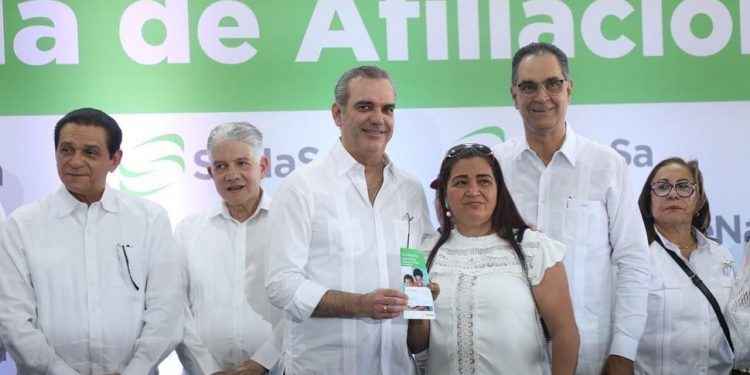 SeNaSa realiza jornada de afiliación en el sector Pekín de Santiago