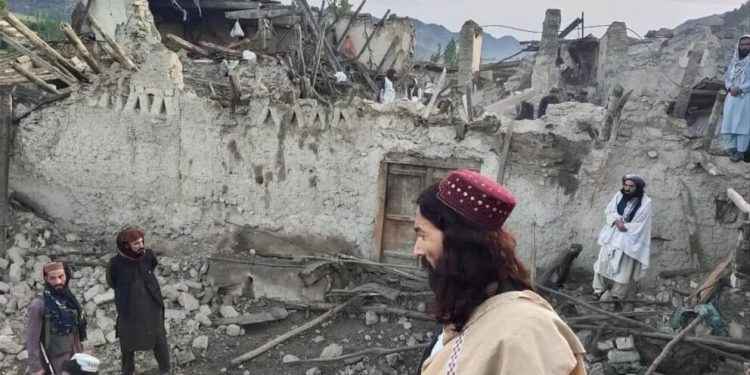 Terremoto en Afganistán: más de mil muertos y cientos de heridos