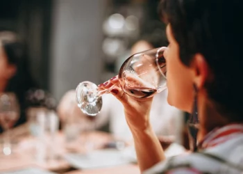 ¿Cuánto tiempo permanece el alcohol en nuestro organismo?