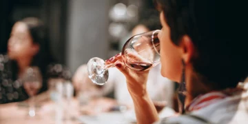 ¿Cuánto tiempo permanece el alcohol en nuestro organismo?
