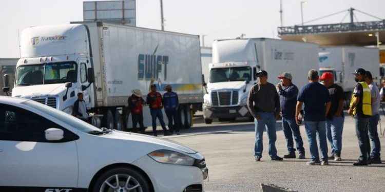 Al menos 46 migrantes fueron hallados muertos en un camión en EEUU