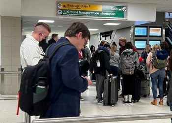 Miles de vuelos fueron cancelados en EEUU por falta de personal cuando está por comenzar la temporada de verano