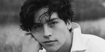 Cole Sprouse ha publicado una foto desnudo