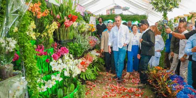 Presidente Abinader entrega RD$124 millones para indemnizar a ex agricultores Valle Nuevo y proteger recursos naturales