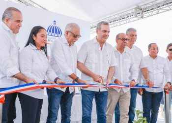 Presidente Abinader inaugura carretera en Rio San Juan por RD$303 millones construida por Obras Públicas