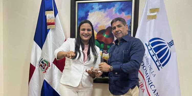 Aduanas reconoce Agricultura por eficiencia en Sistema de Ventanilla Única